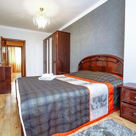 Two Bedroom Apartment On Syganak Street 64-1 Astaná Exterior foto