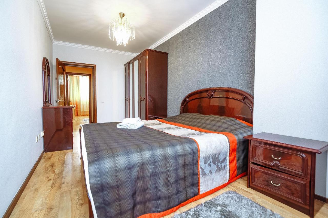 Two Bedroom Apartment On Syganak Street 64-1 Astaná Exterior foto